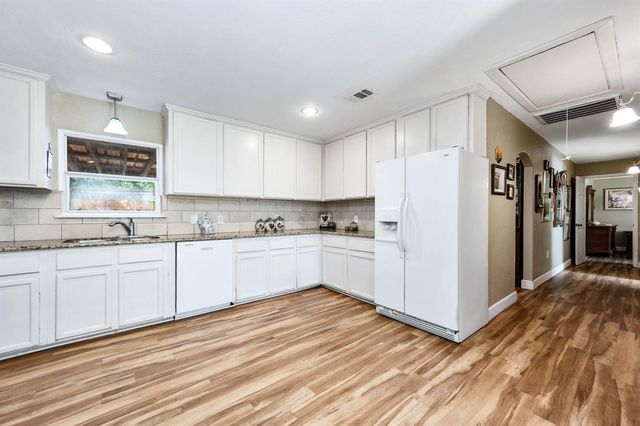 237 Mclemore Drive, Alvin, TX 77511