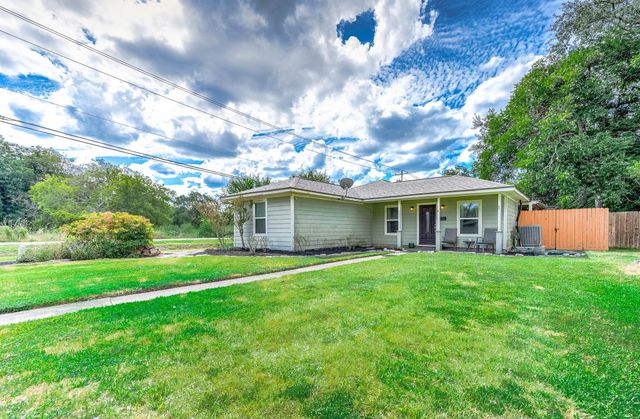 237 Mclemore Drive, Alvin, TX 77511