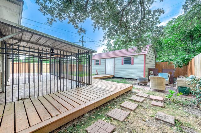 237 Mclemore Drive, Alvin, TX 77511