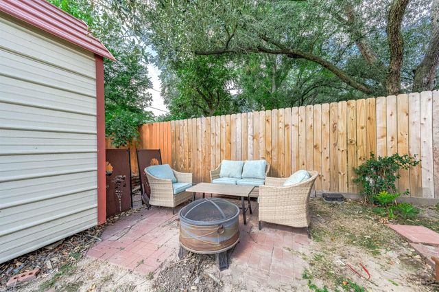 237 Mclemore Drive, Alvin, TX 77511