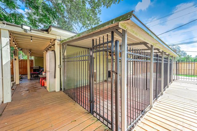 237 Mclemore Drive, Alvin, TX 77511