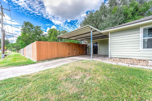 237 Mclemore Drive, Alvin, TX 77511