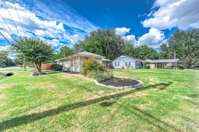 237 Mclemore Drive, Alvin, TX 77511