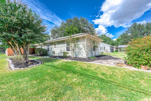 237 Mclemore Drive, Alvin, TX 77511