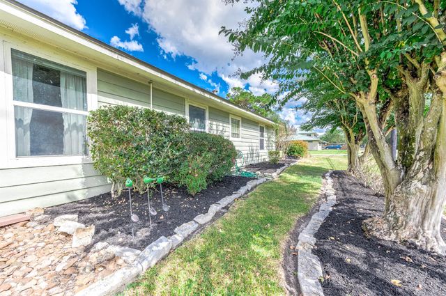 237 Mclemore Drive, Alvin, TX 77511