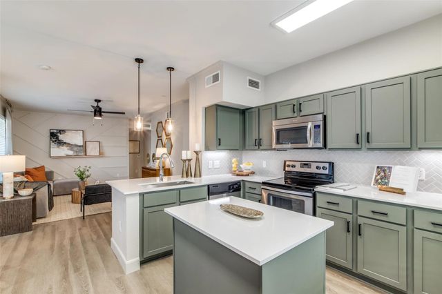 3003 Memorial Court 1421, Houston, TX 77007