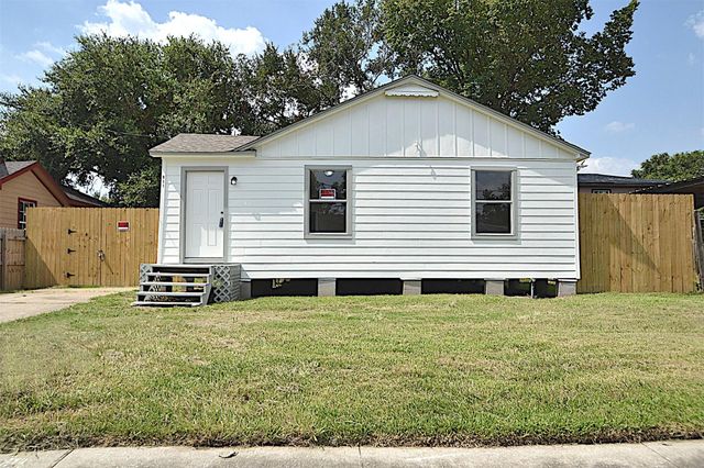 911 Whitaker Avenue, Pasadena, TX 77506