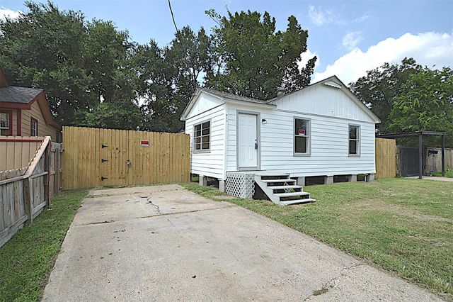911 Whitaker Avenue, Pasadena, TX 77506