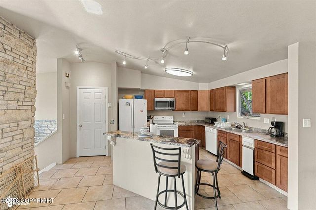 2307 W 32nd Avenue, Anchorage, AK 99517