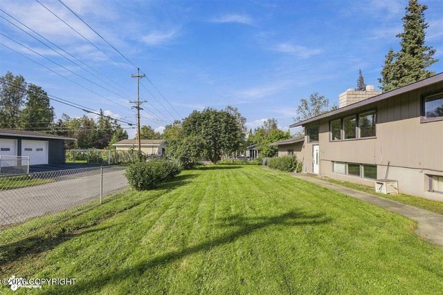 2307 W 32nd Avenue, Anchorage, AK 99517