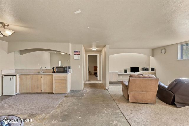 2307 W 32nd Avenue, Anchorage, AK 99517