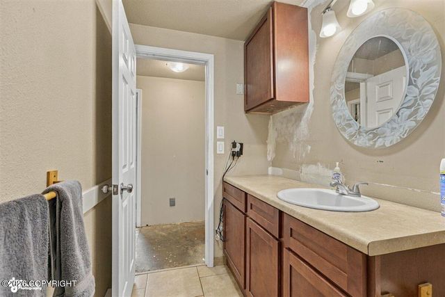 2307 W 32nd Avenue, Anchorage, AK 99517