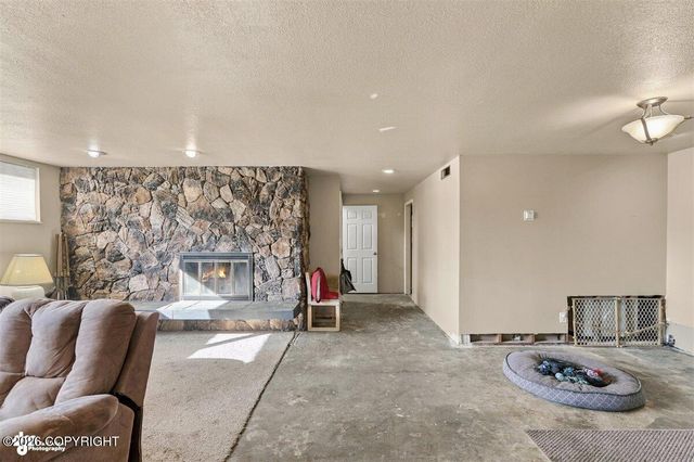 2307 W 32nd Avenue, Anchorage, AK 99517