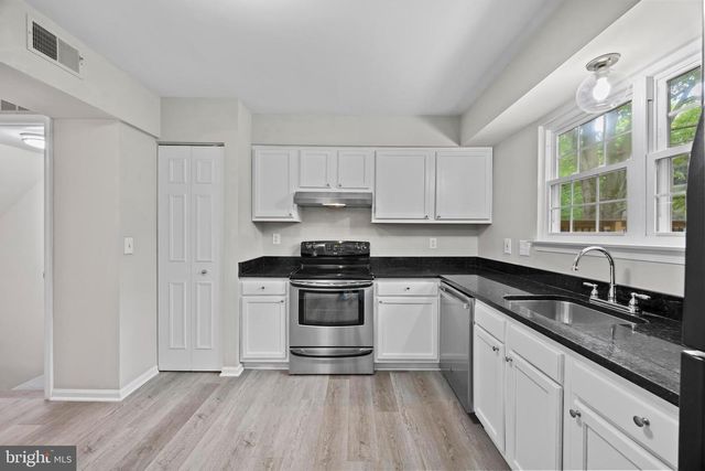 6022 WESTBOURNE PL, Centreville, VA 20120