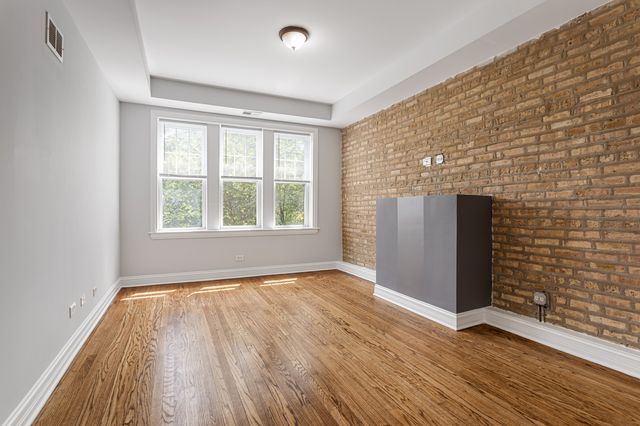 7326 N Damen Avenue 3, Chicago, IL 60645