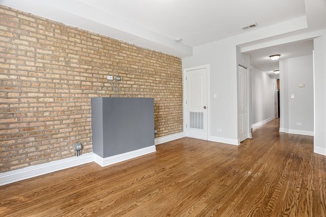 7326 N Damen Avenue 3, Chicago, IL 60645