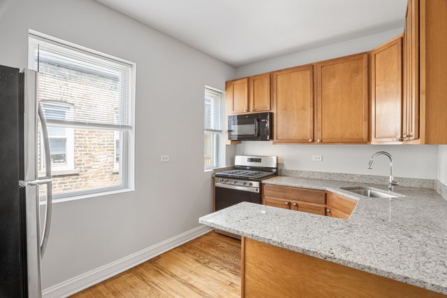 7326 N Damen Avenue 3, Chicago, IL 60645