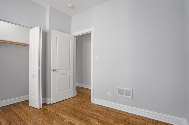 7326 N Damen Avenue 3, Chicago, IL 60645