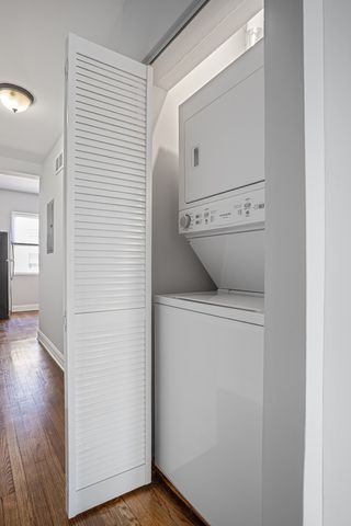 7326 N Damen Avenue 3, Chicago, IL 60645