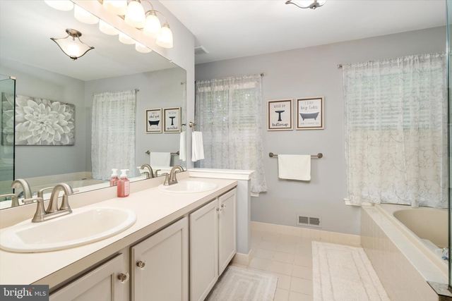 111 LAUREL DR, Robbinsville, NJ 08691