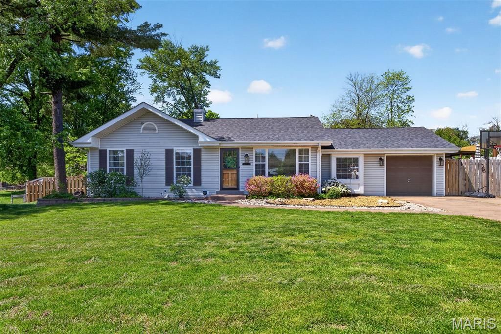 247 Old Ballwin Road, Ballwin, MO 63021
