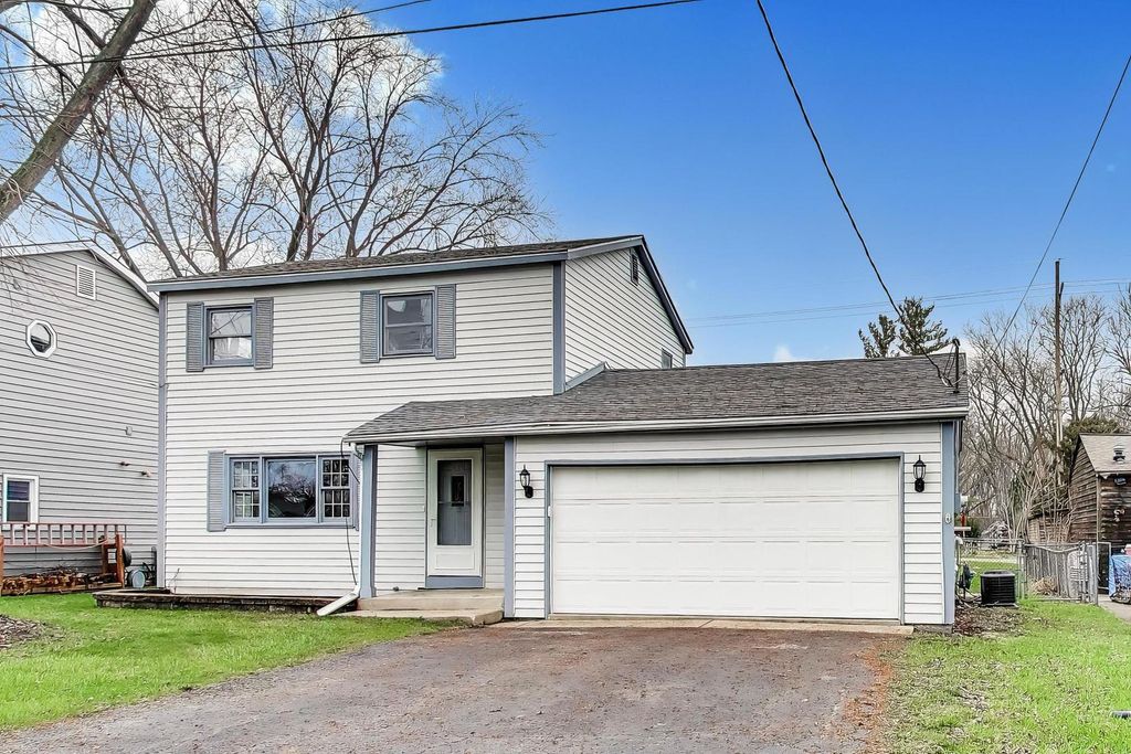 2904 Gregg Drive, Mchenry, IL 60050