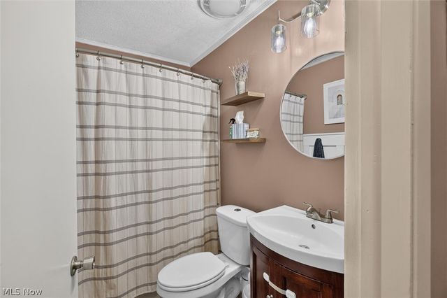 166 Pinewood Drive, Elyria, OH 44035