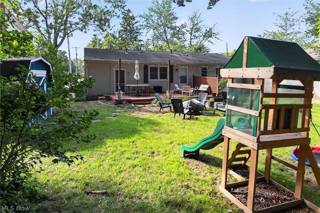 166 Pinewood Drive, Elyria, OH 44035