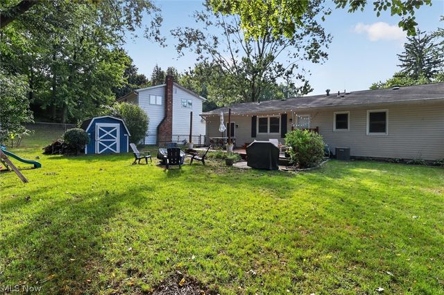 166 Pinewood Drive, Elyria, OH 44035