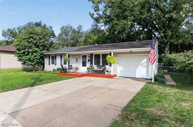 166 Pinewood Drive, Elyria, OH 44035