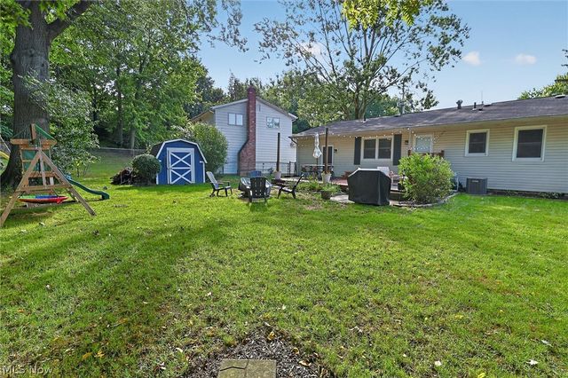 166 Pinewood Drive, Elyria, OH 44035