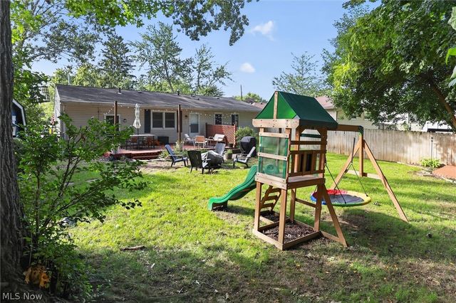166 Pinewood Drive, Elyria, OH 44035