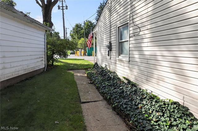 166 Pinewood Drive, Elyria, OH 44035
