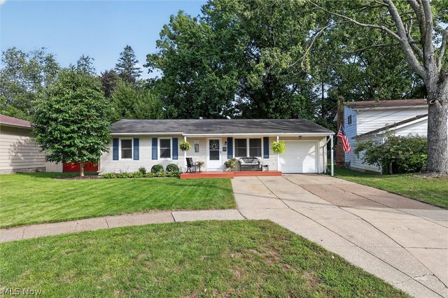 166 Pinewood Drive, Elyria, OH 44035