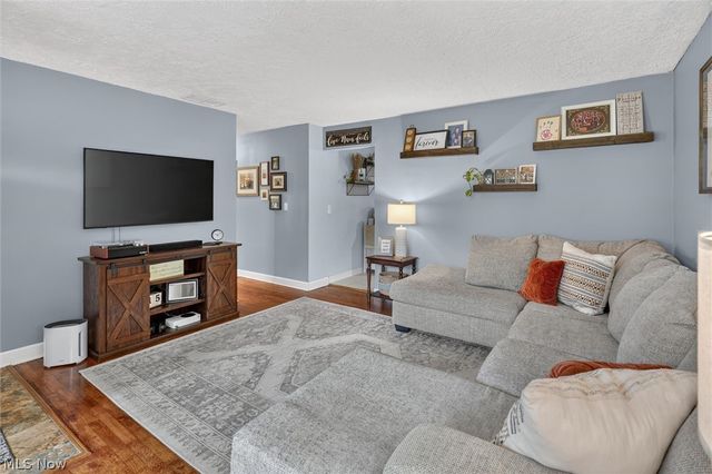 166 Pinewood Drive, Elyria, OH 44035