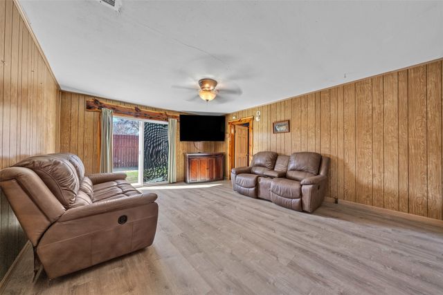 5920 Walnut Creek Drive, Granbury, TX 76049