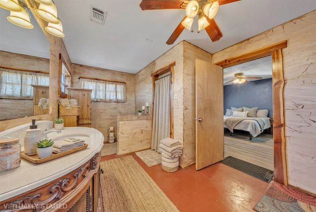 5920 Walnut Creek Drive, Granbury, TX 76049