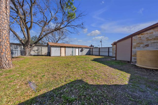 5920 Walnut Creek Drive, Granbury, TX 76049