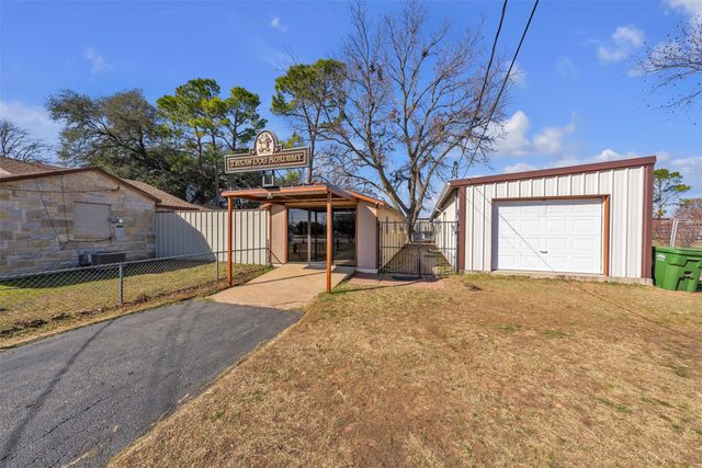 5920 Walnut Creek Drive, Granbury, TX 76049