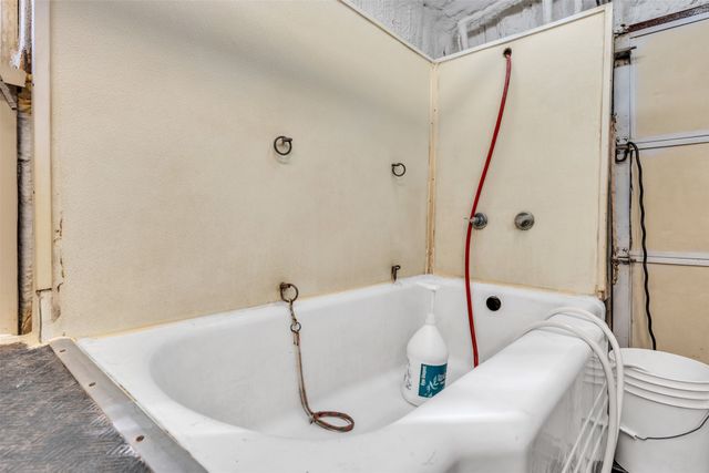 5920 Walnut Creek Drive, Granbury, TX 76049