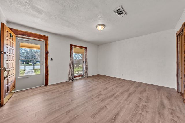 5920 Walnut Creek Drive, Granbury, TX 76049