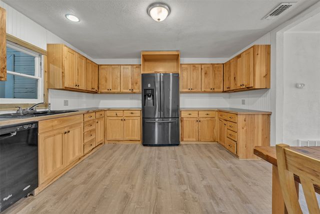 5920 Walnut Creek Drive, Granbury, TX 76049