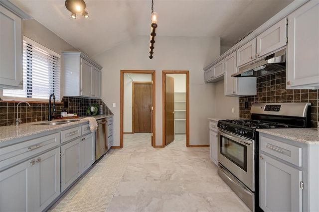 712 SW 153rd Street, Oklahoma City, OK 73170