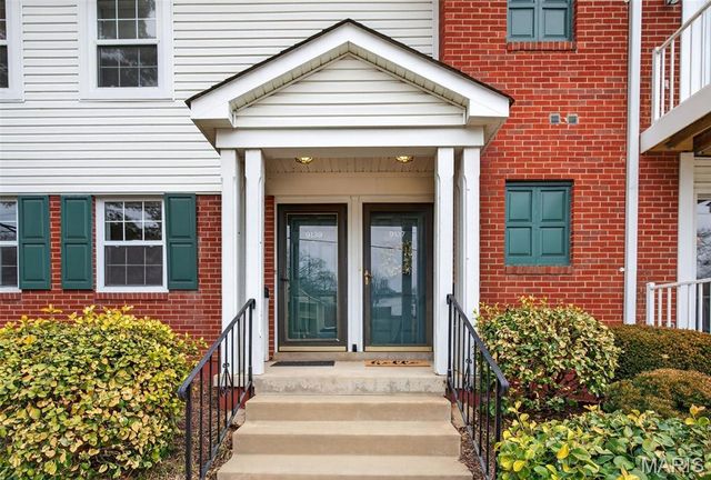 9137 Wrenwood Lane, Brentwood, MO 63144