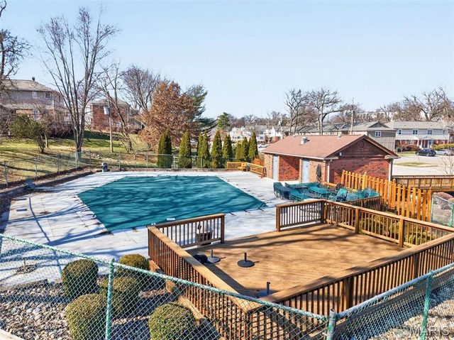 9137 Wrenwood Lane, Brentwood, MO 63144