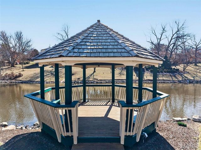 9137 Wrenwood Lane, Brentwood, MO 63144