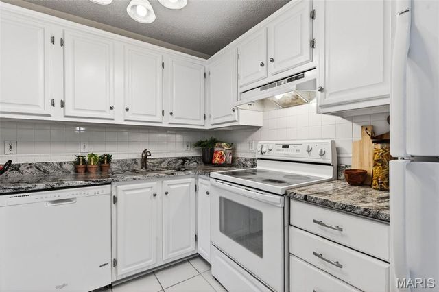 9137 Wrenwood Lane, Brentwood, MO 63144