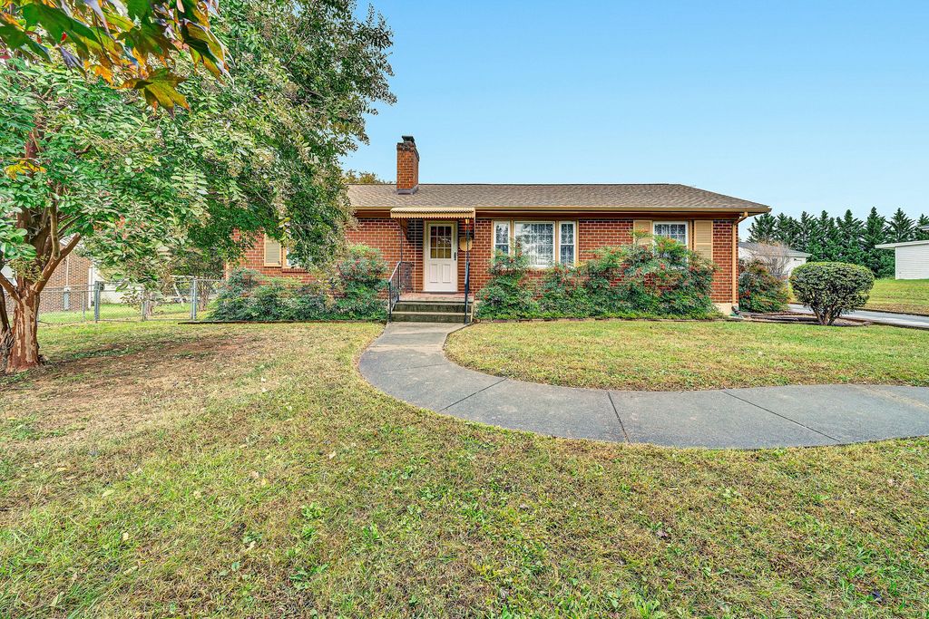 1138 Highland RD, Salem, VA 24153