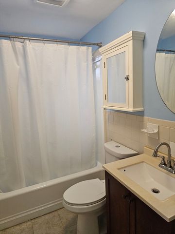 12 Hall St 12, Quincy, MA 02169