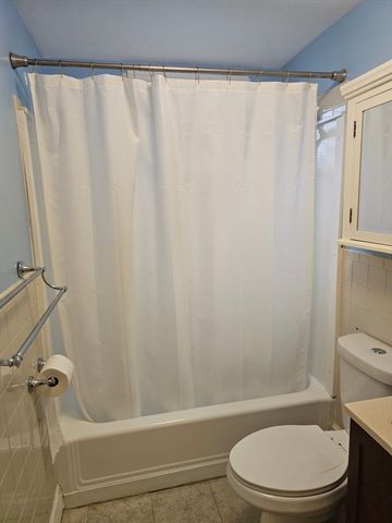 12 Hall St 12, Quincy, MA 02169